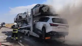 Doğubayazıt'ta otomobil yüklü TIR alevlere teslim oldu