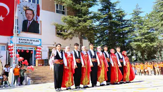 Elazığ Bahçelievler İlkokulu'nda İlköğretim Haftası coşkusu yaşandı