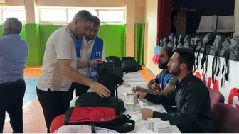 Yüksekova'da yüz yetim öğrenciye kırtasiye desteği sağlandı