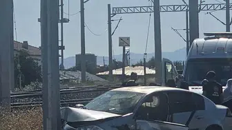 Elazığ Yurtbaşı yolunda iki otomobil çarpıştı