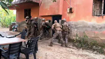 Bitlis'te düzenlenen uyuşturucu operasyonunda çok sayıda yasaklı madde ve silah bulundu