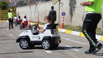 Minik sürücüler trafik kurallarını eğlenerek öğrendi