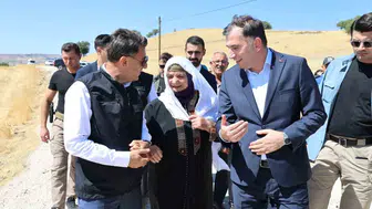 Tunceli'de köy yolları sıcak asfaltla modern standartlara kavuşuyor