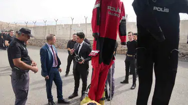 Cizre Kaymakamı Baycar su altı ekiplerinin çalışmalarını yerinde inceledi