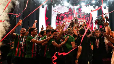Amedspor Süper Lig kupasını Diyarbakır’da milyonlarca taraftarıyla kaldırdı