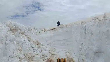 Bingöl dağlarında kar mesaisi mayıs ayında devam ediyor