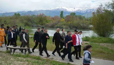 Muş’ta gençler bayramı doğa ve sporla kutladı