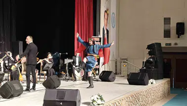 Bitlisli öğretmenler sahnede yeteneklerini konuşturdu