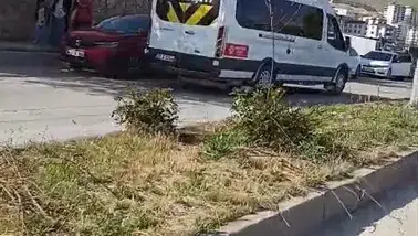 Elazığ’da öğrenci servisi trafiği hiçe saydı