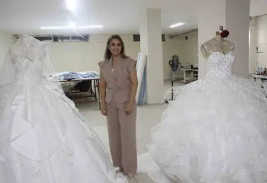 Şırnaklı girişimci kadın atık malzemelerden gelinlik tasarlayarak kadınlara istihdam sağlıyor