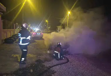 Kızıltepe'de park halindeki otomobil alevlere teslim oldu