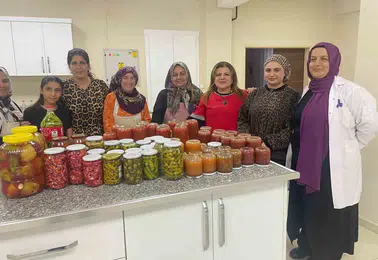 Batmanlı kadınlar kışlık hazırlıklarını imece usulüyle tamamladı