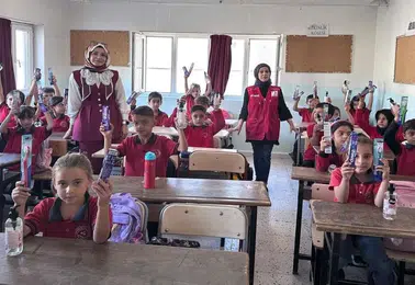Şırnaklı öğrencilere Kızılay eliyle hijyen desteği sağlandı