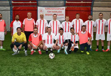 Tatvan'da kurumlar arası futbol turnuvası şehitler anısına başladı