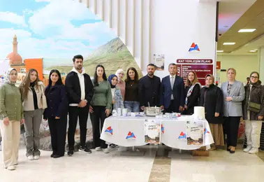 Ağrı İbrahim Çeçen Üniversitesi öğrencileri omaç helvası geleneğini yaşatıyor