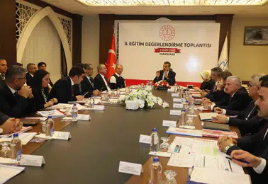 Bakan Tekin Hakkari'de eğitim yatırımlarını ve başarı grafiğini değerlendirdi