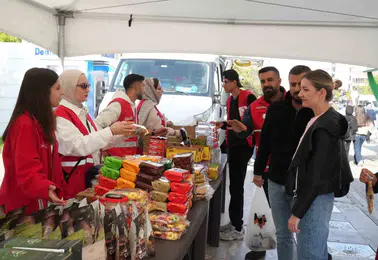 Muş Varto'da kurulan İyilik Çarşısı öğrencilere umut oluyor