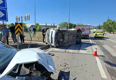Bingöl'de iki aracın çarpıştığı kazada üç kişi yaralandı