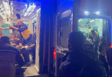Hakkari'de göçmenleri taşıyan minibüs dereye uçtu
