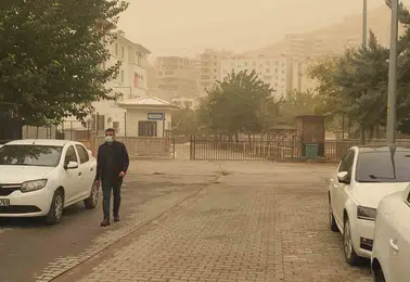 Şanlıurfa toz bulutlarıyla kaplandı