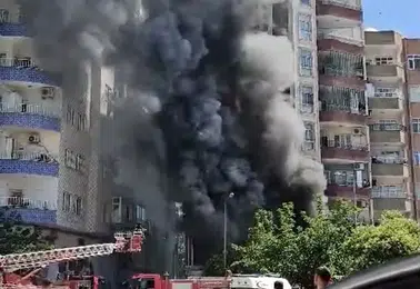Kızıltepe’de beyaz eşya dükkanında korkutan yangın