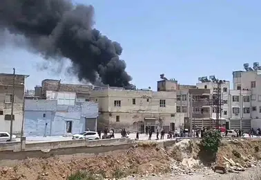 Şanlıurfa'da bir depo alevlere teslim oldu