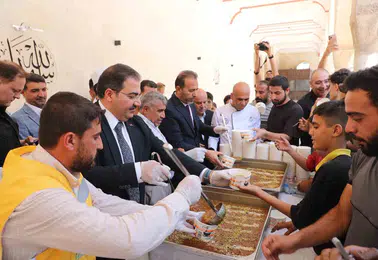 Haliliye Belediyesi aşure geleneğini sokaklara taşıdı