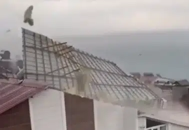Bitlis ve Tatvan’da dolu yağışı hayatı felç etti