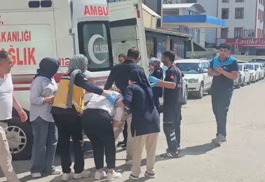 Elazığ’daki otel yangınında 10 kişi dumanlardan zehirlendi