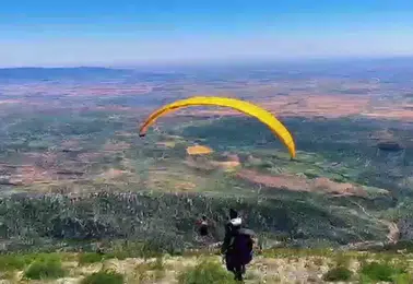 Cudi Dağı zirvesinden gökyüzüne atlayış yaptılar