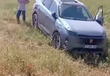 Siirt'te direksiyon hakimiyetini kaybeden öğretmen kaza yaptı