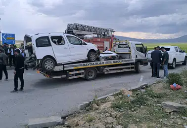 Çaldıran yolunda feci kaza Kiraz ailesinden 4 kişi hayatını kaybetti