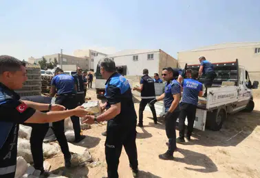 Şanlıurfa'da bir kamyon bozuk içecek imha edildi