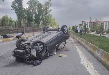 Patnos’ta direksiyon hakimiyetini kaybeden sürücü takla attı