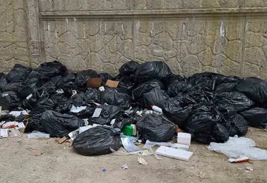 Hasköy Devlet Hastanesi çevresindeki çöp yığınları tepki topladı