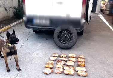 Batman'da minibüsün yedek lastiğinden 11,5 kilo uyuşturucu çıktı