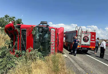 Elazığ yolunda kaza Tır devrildi sürücü yaralandı