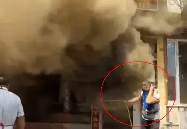 Mardin Nusaybin'de bir halı mağazası çıkan yangınla küle döndü