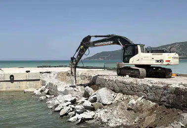 Tatvan sahilinde bulunan eski iskele modern bir görünüme kavuşuyor