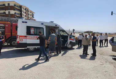 Van Edremit yolunda iki aracın karıştığı kazada altı kişi yaralandı