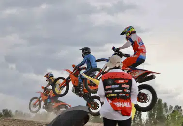 Ağrı zirvesinde motor sesleri yükseliyor ve enduro heyecanı başladı