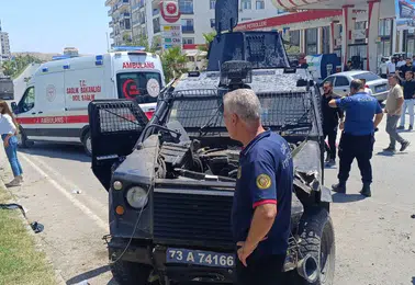 Cizre ilçesinde zırhlı polis aracı kaza yaptı