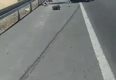Elazığ Bingöl kara yolunda otomobil traktöre çarptı