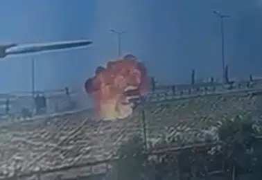 Batman Balpınar kavşağında devrilen beton mikseri alevler içinde kaldı