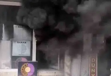 Nusaybin ilçesindeki bir halı mağazasında yangın paniği yaşandı