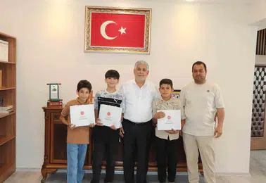 Dürüstlükleri takdir toplayan çocuklar Elazığ Müftülüğünde ağırlandı
