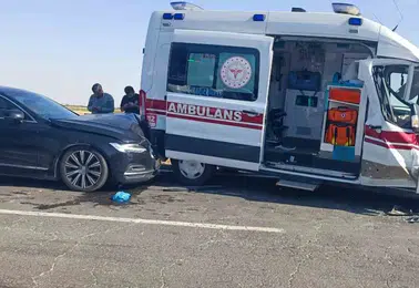Mardin Nusaybin yolunda hasta taşıyan ambulans zincirleme kazaya karıştı