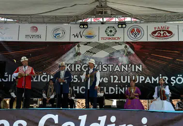 Van Erciş te Kırgız Türklerinin buluştuğu renkli şölen gerçekleşti