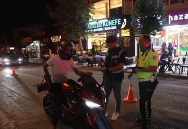 Kovancılar’da gece denetimi Polis caddeyi didik didik aradı