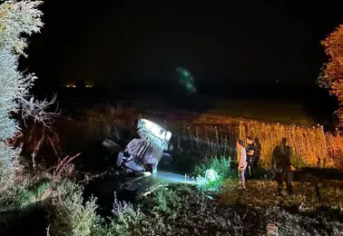 Bitlis Güroymak yolunda kontrolden çıkan araç kanala düştü